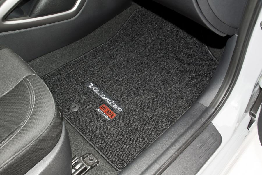  Hyundai Veloster RE-MIX Edition 2012 года  (фото 3 из 18)